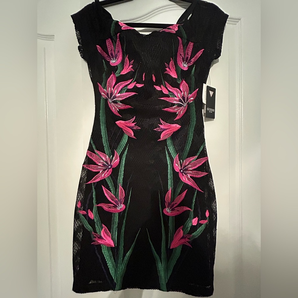 Guess Sexy Off-The-Shoulder Gorgeous Embroidered Dress NWT size 4